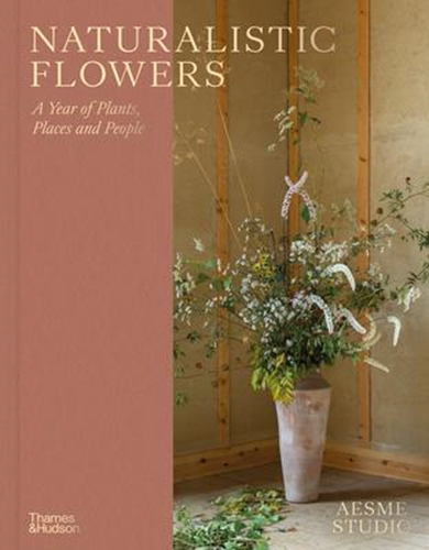Naturalistic Flowers - A Year of Plants, Places and People